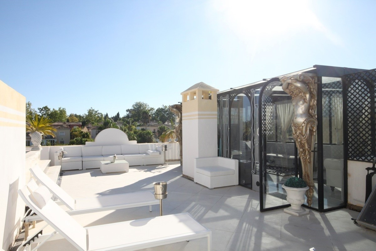 2 Bedroom Penthouse in San Pedro de Alcántara - Photo 7