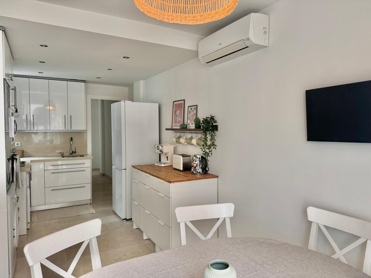 3 Bedroom Apartment in Fuengirola - Photo 6
