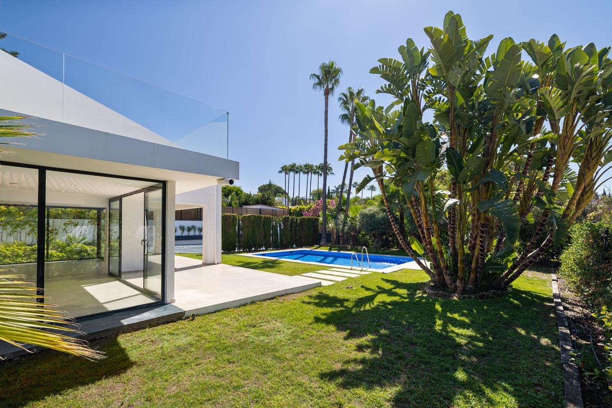 4 Bedroom Villa in San Pedro de Alcántara - Photo 6