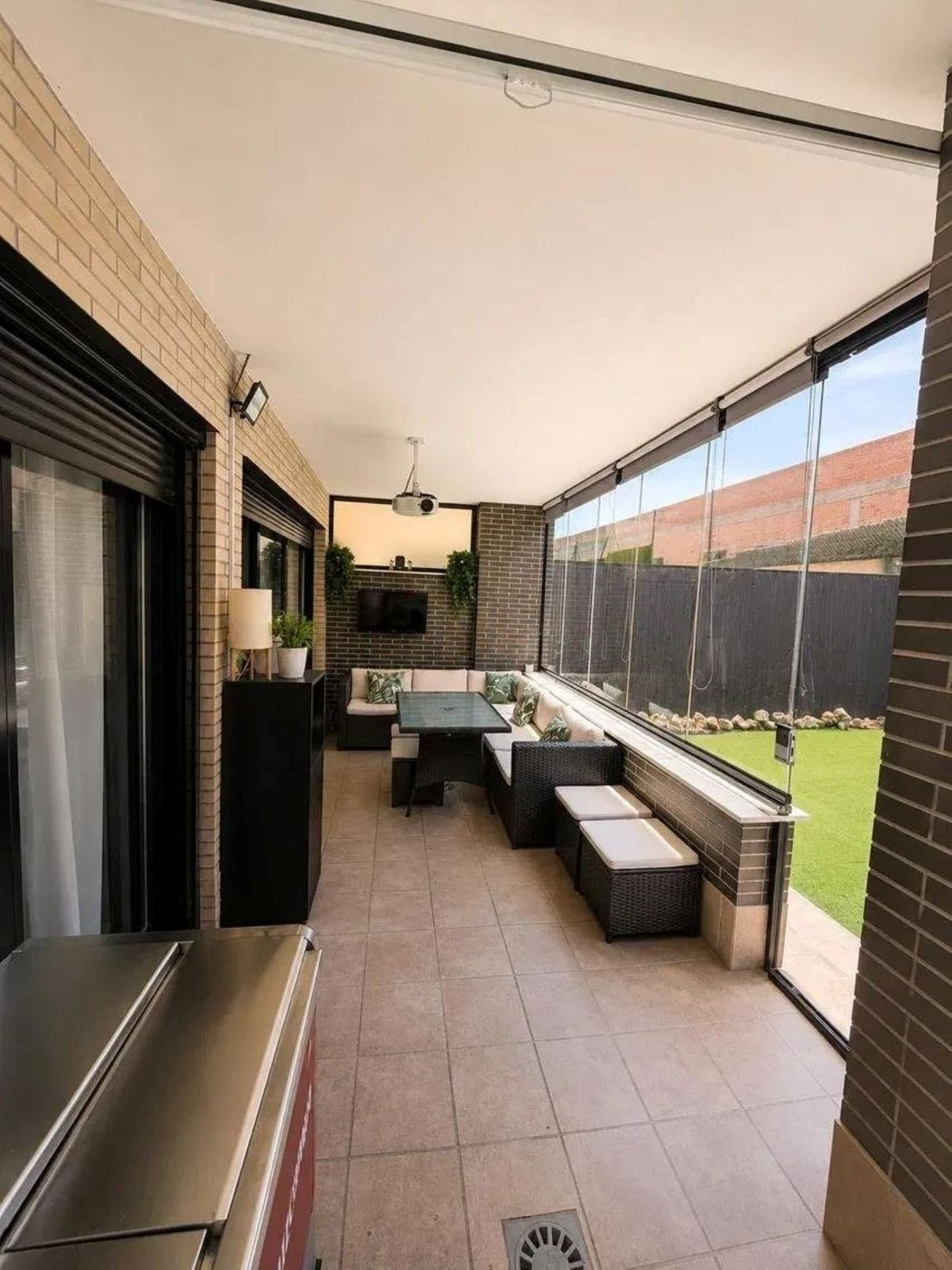 2 Bedroom Apartment in Torremolinos - Photo 2