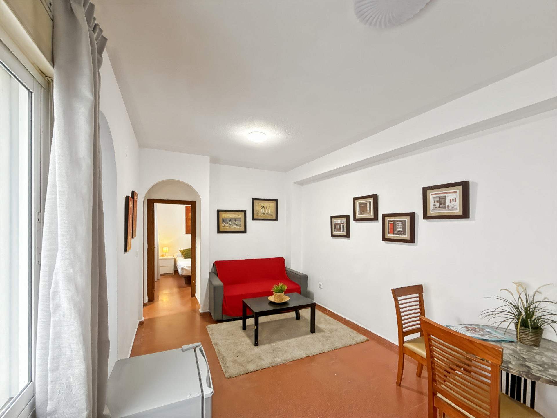 1 Bedroom Apartment in Málaga - Photo 3