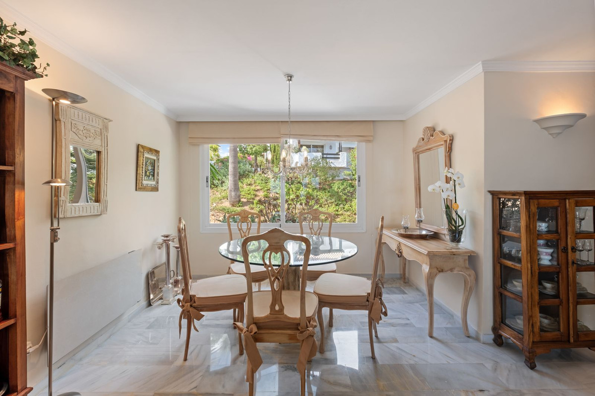 2 Bedroom Apartment in Marbella - Photo 10