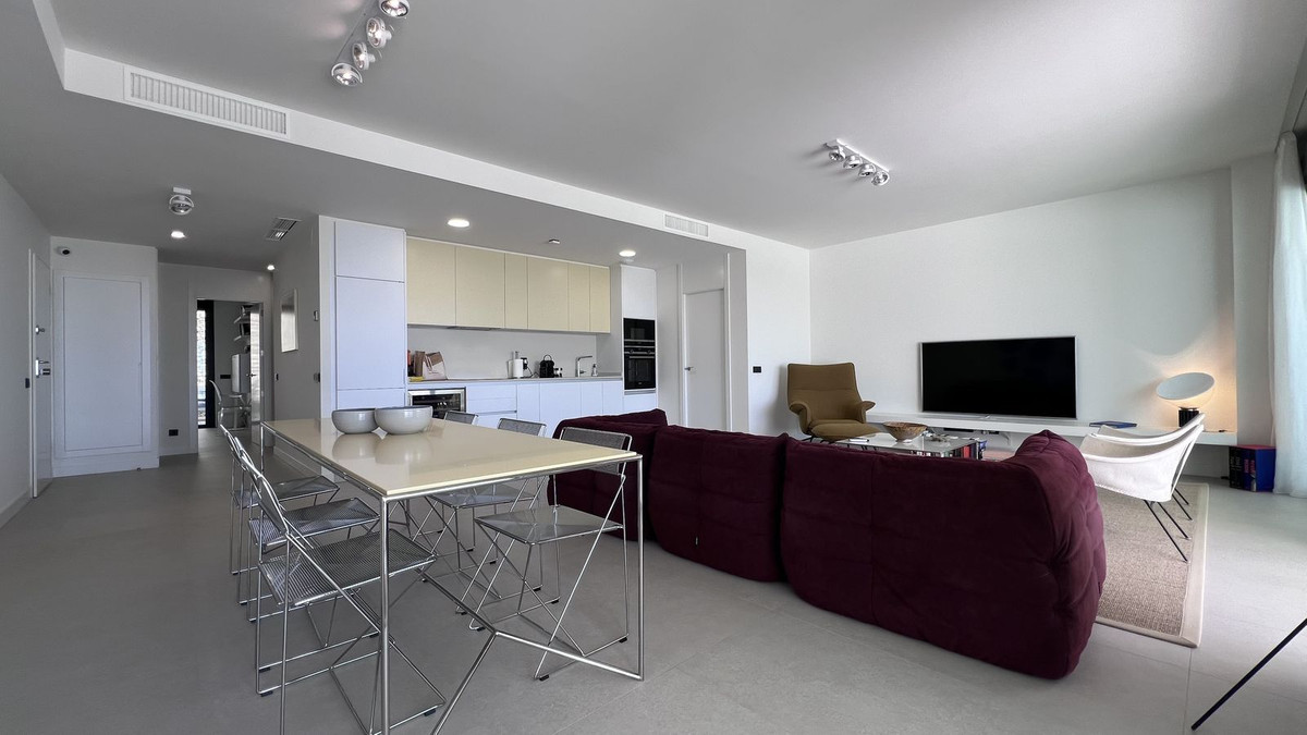 3 Bedroom Apartment in Marbella - Photo 5