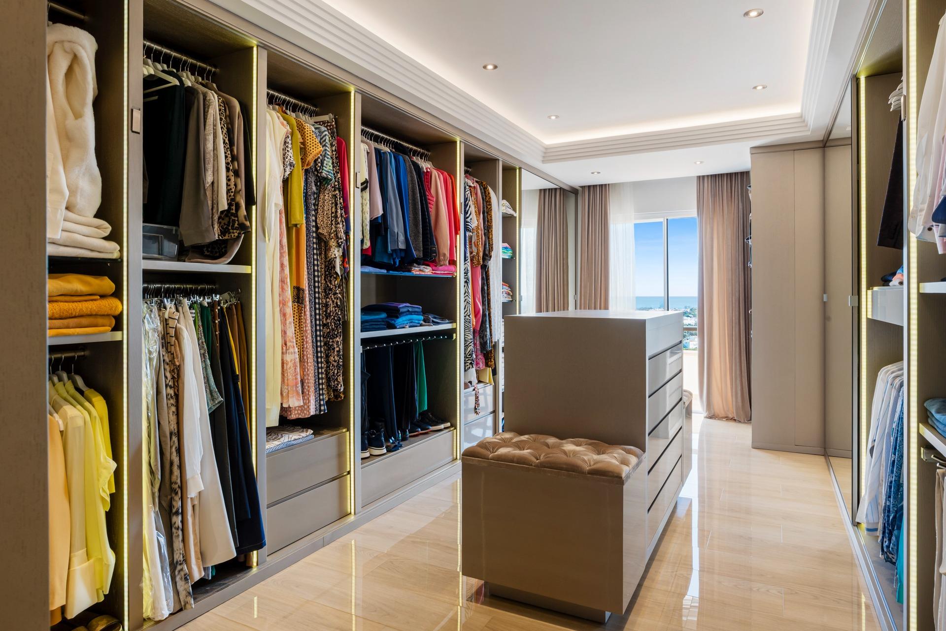4 Bedroom Penthouse in Benahavís - Photo 24