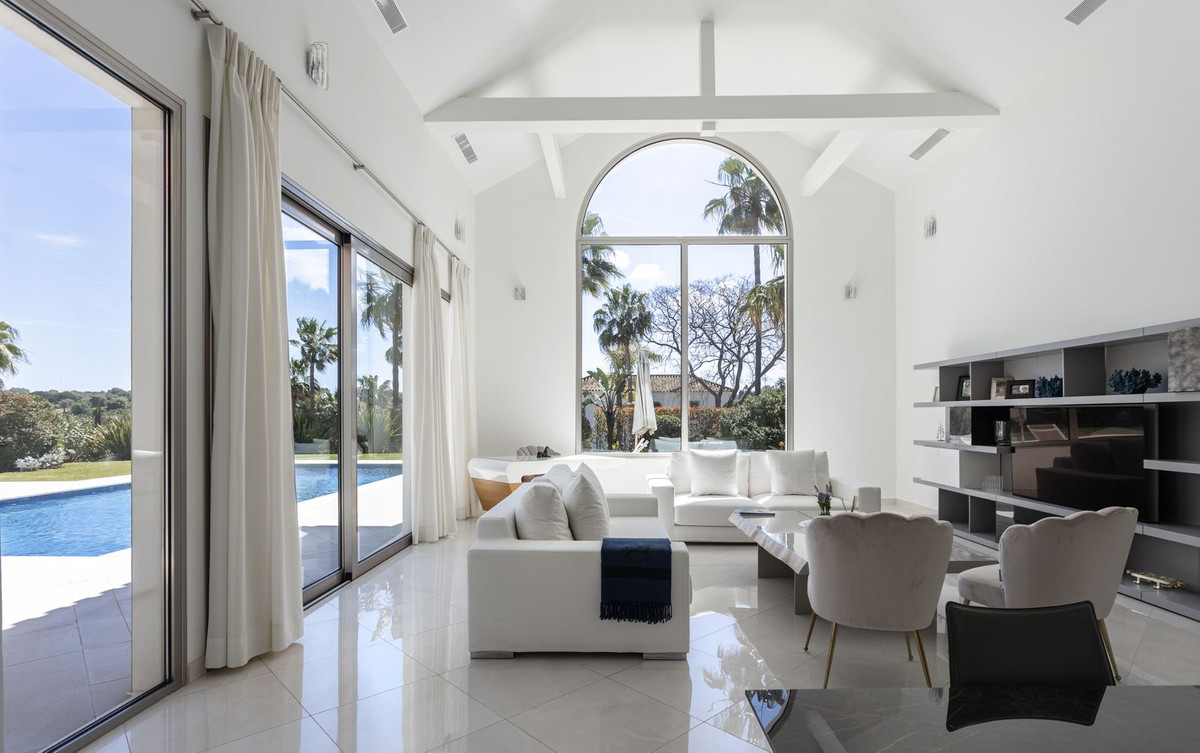 5 Bedroom Villa in San Roque - Photo 25