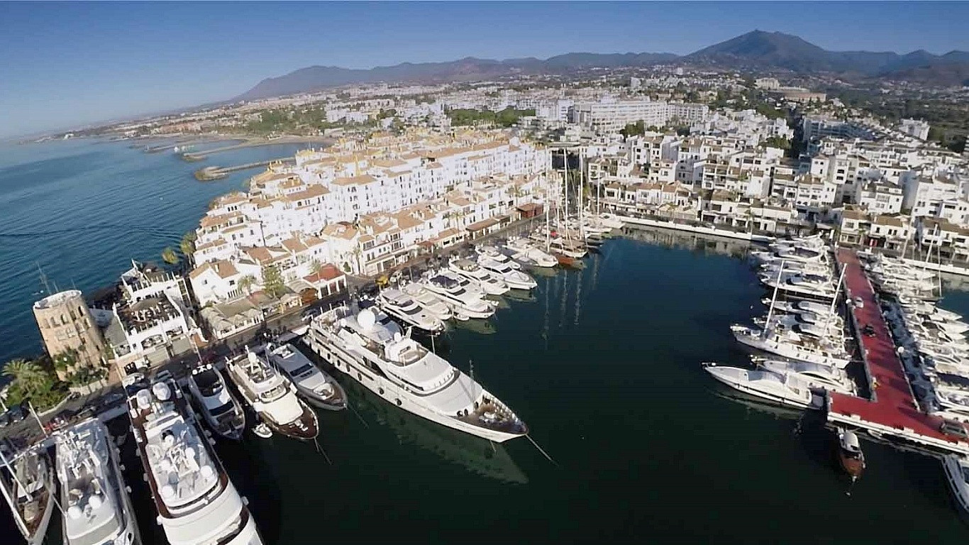 2 Bedroom Apartment in Marbella - Photo 32