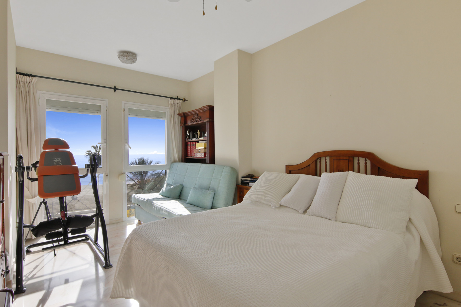3 Bedroom Apartment in Estepona - Photo 11