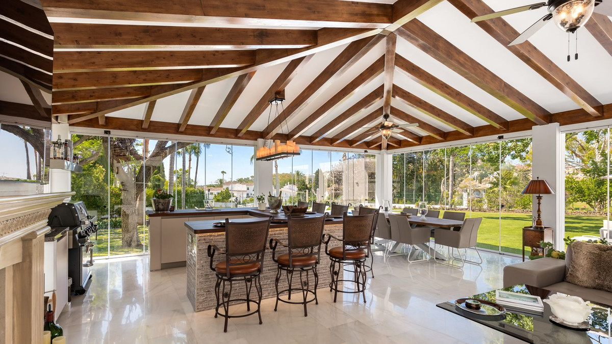 6 Bedroom Villa in Marbella - Photo 24
