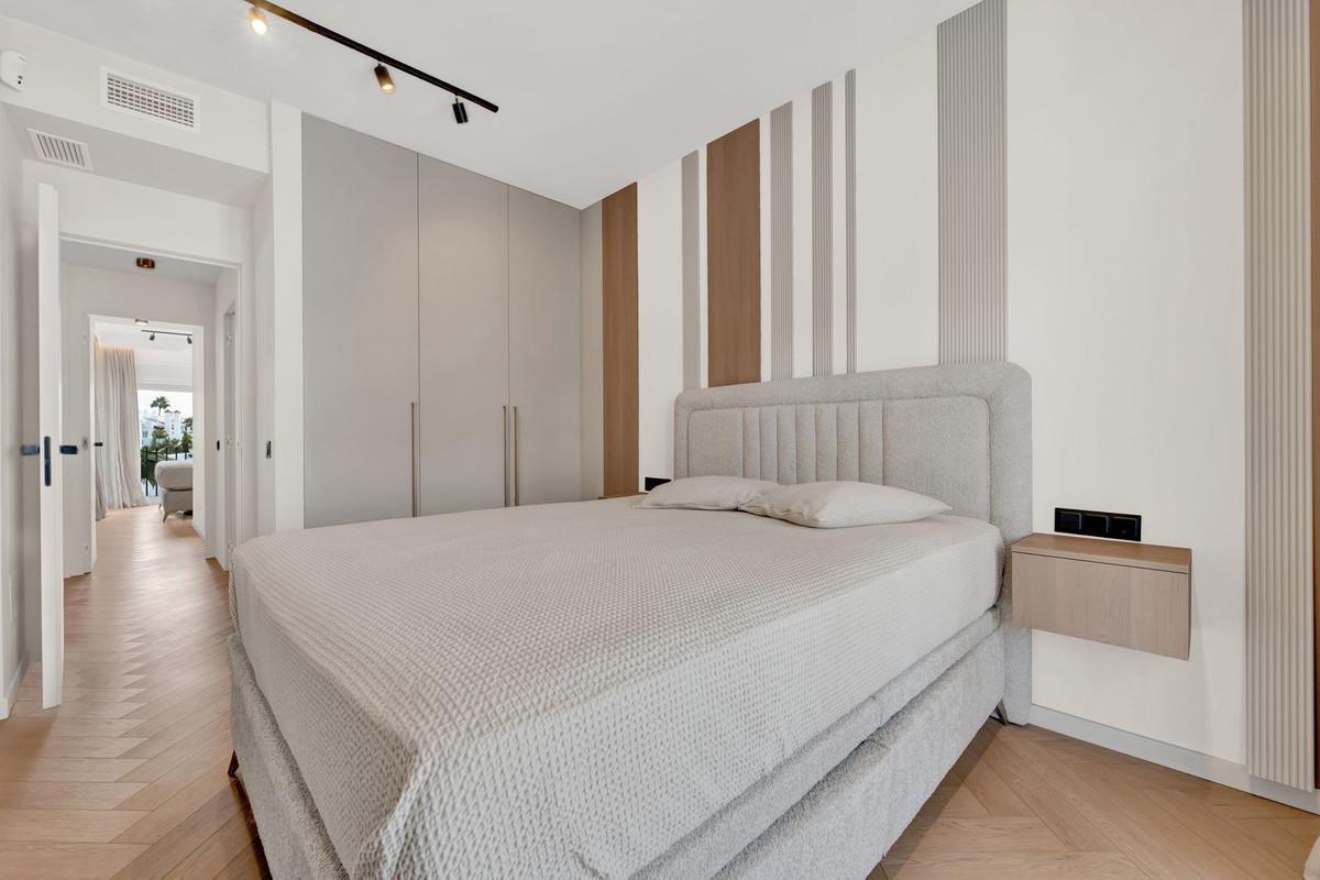 2 Bedroom Apartment in Estepona - Photo 9