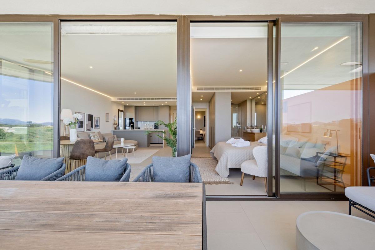2 Bedroom Apartment in Benalmádena - Photo 4