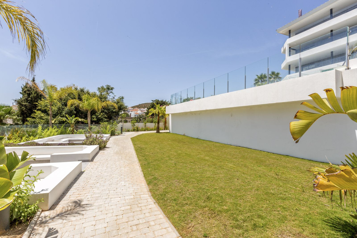 2 Bedroom Apartment in Fuengirola - Photo 33