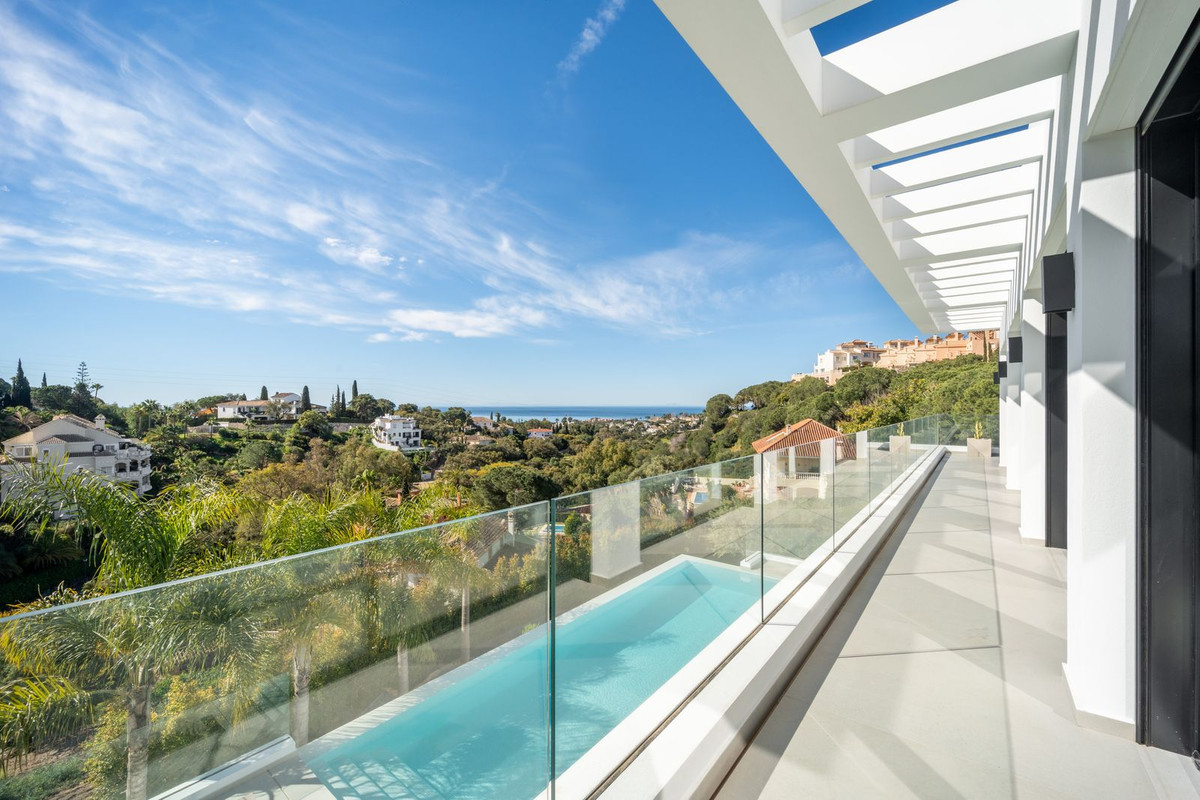 5 Bedroom Villa in Marbella - Photo 11
