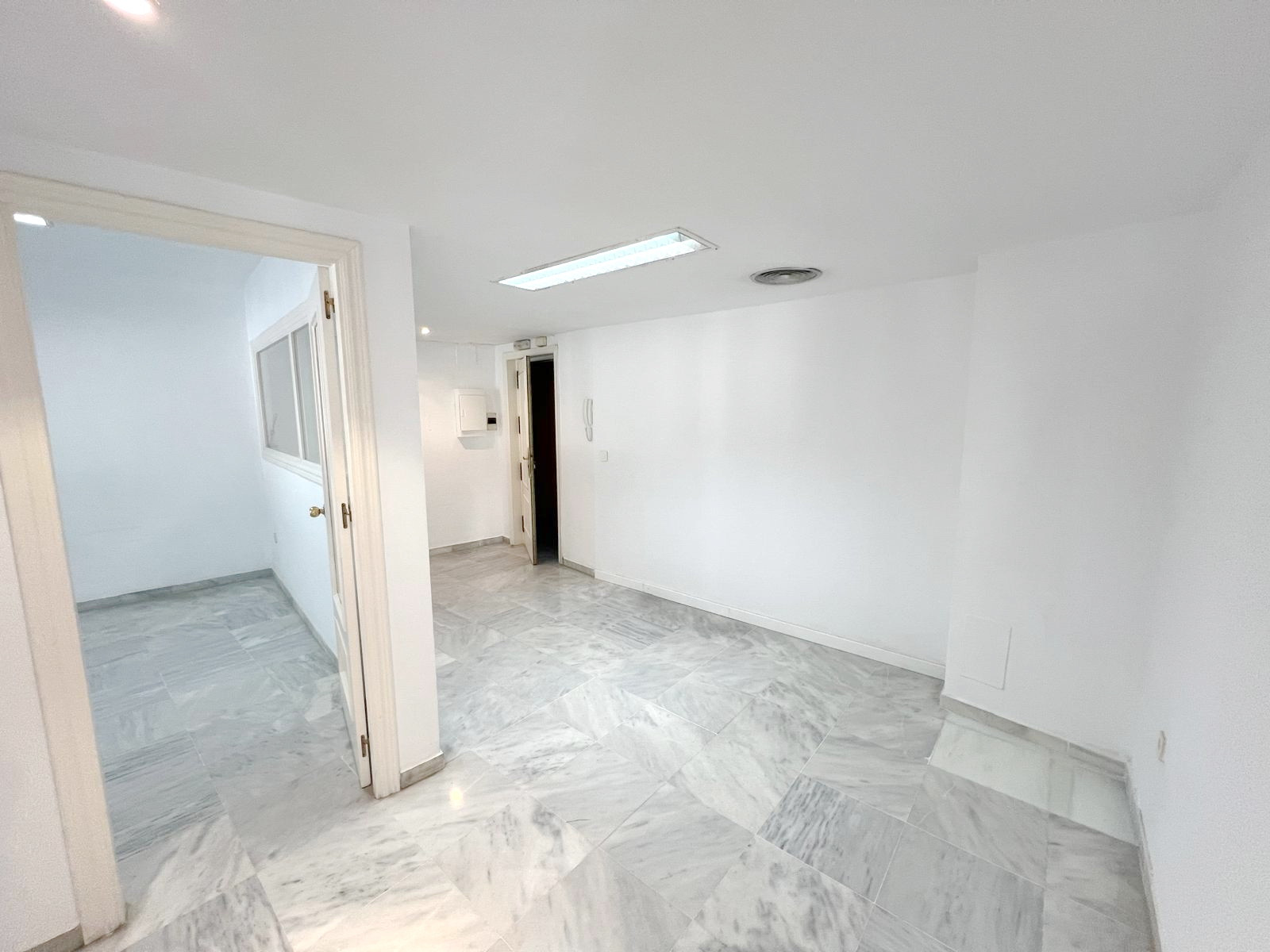 2 Bedroom Apartment in Marbella - Photo 10