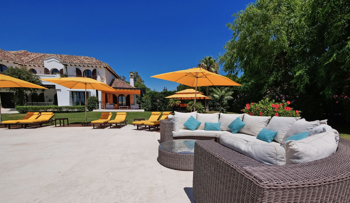 10 Bedroom Villa in Estepona - Photo 45