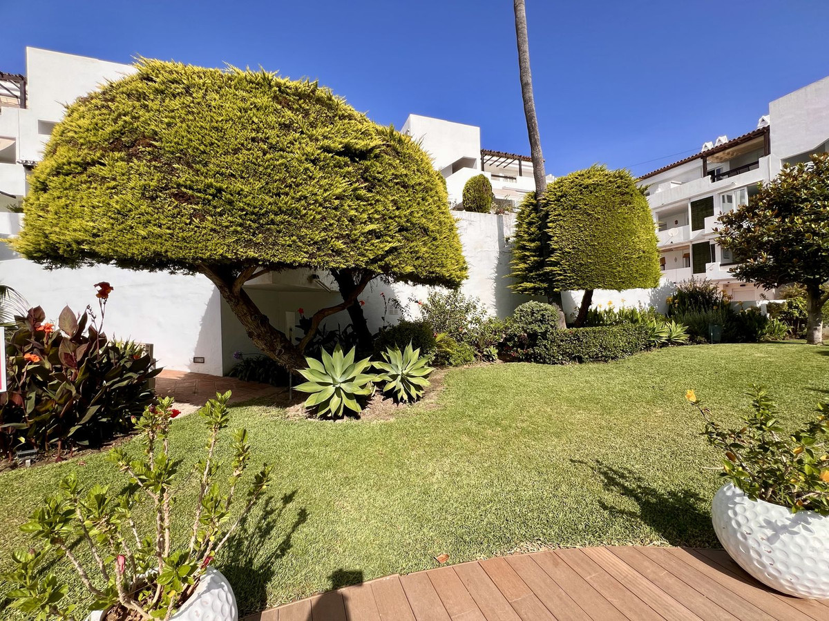 2 Bedroom Apartment in Estepona - Photo 34