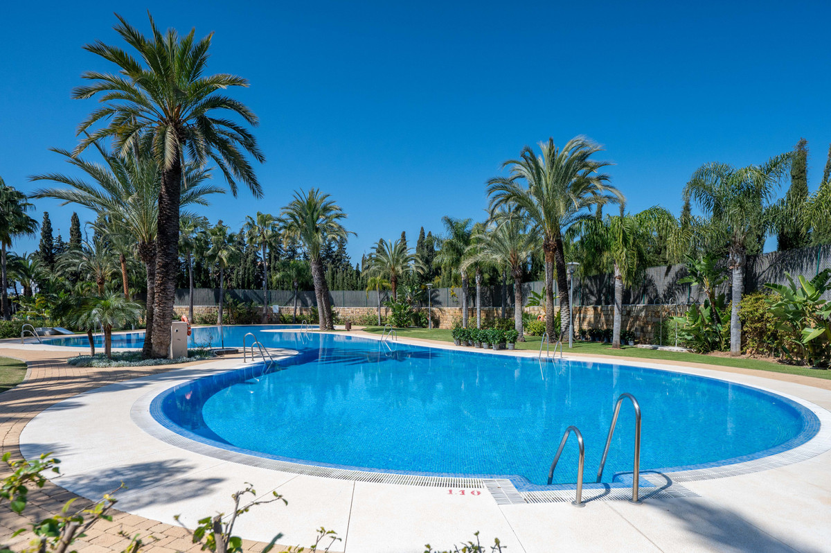 2 Bedroom Apartment in Marbella - Photo 26