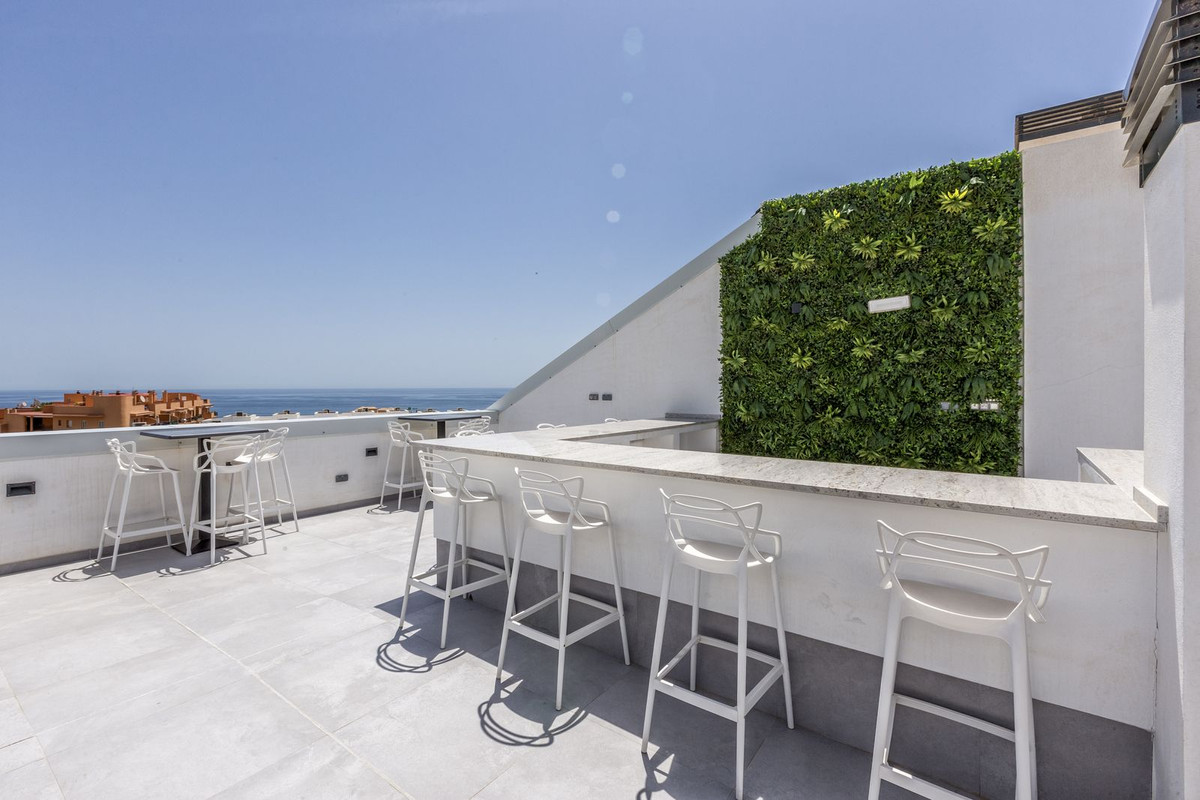 2 Bedroom Apartment in Fuengirola - Photo 21