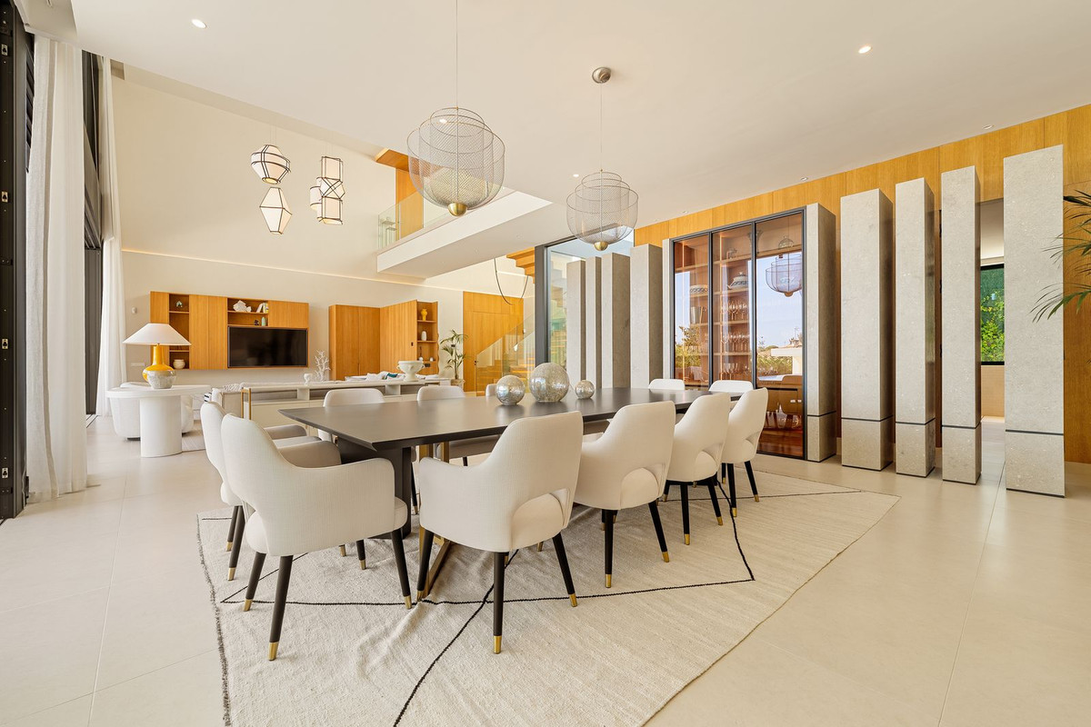 6 Bedroom Villa in San Pedro de Alcántara - Photo 5