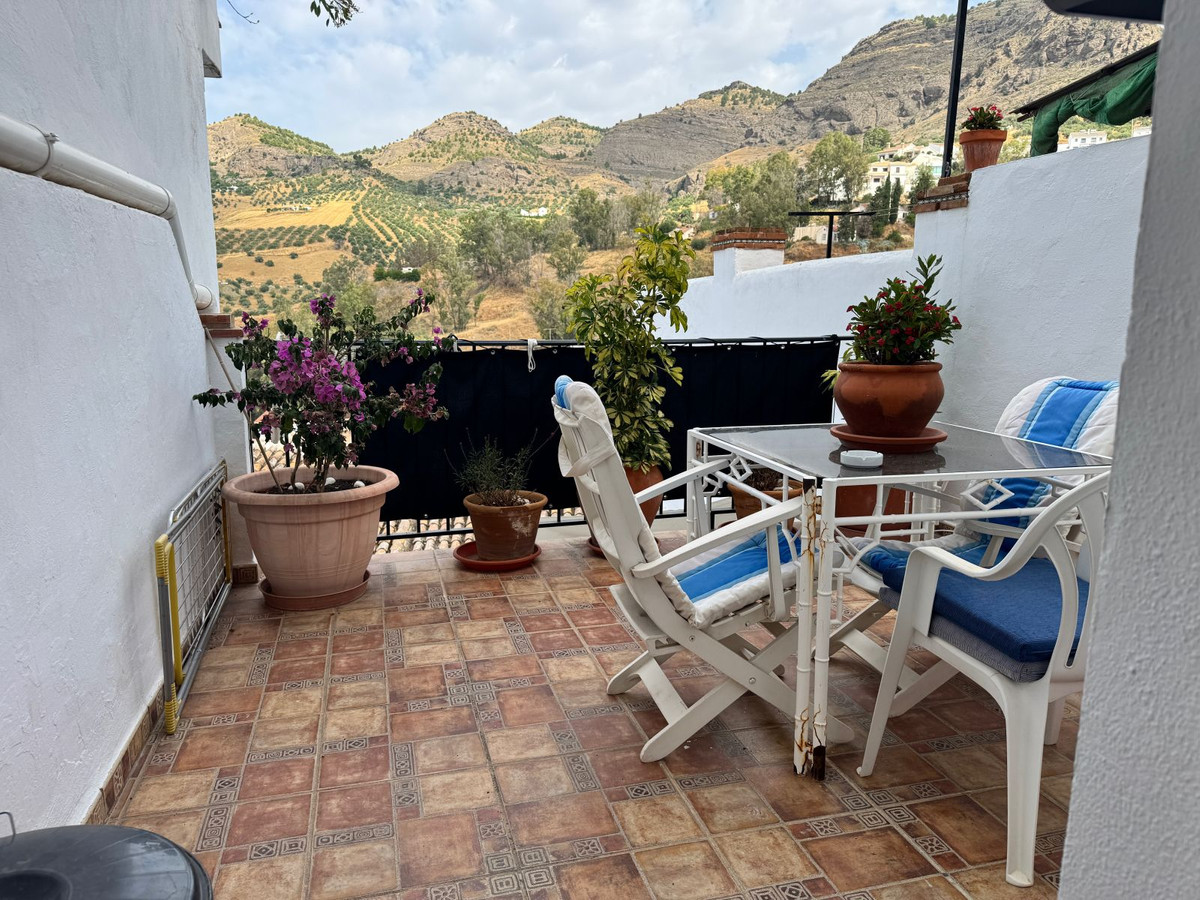 4 Bedroom Townhouse in Álora - Photo 9