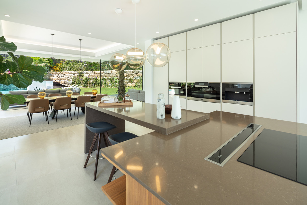 5 Bedroom Villa in Marbella - Photo 10