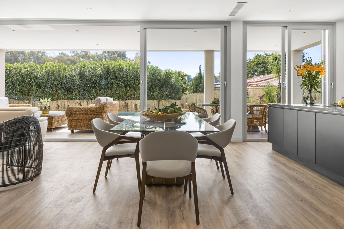 5 Bedroom Villa in San Pedro de Alcántara - Photo 37