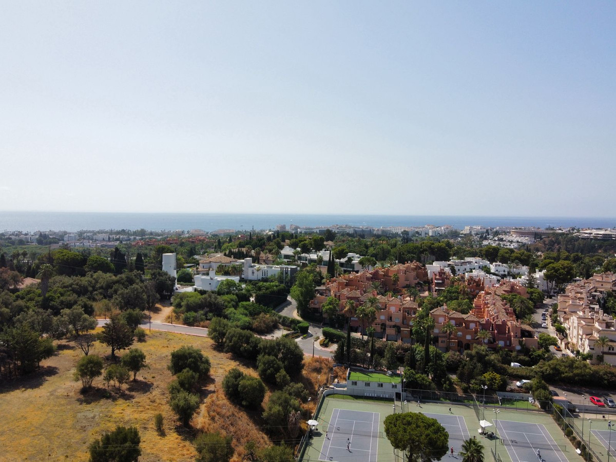 2 Bedroom Apartment in Marbella - Photo 24