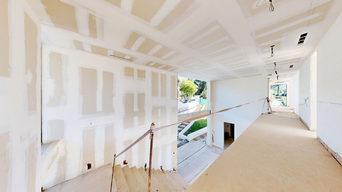 6 Bedroom Villa in Marbella - Photo 25