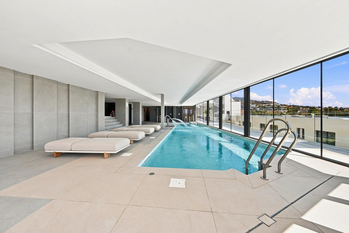 2 Bedroom Apartment in Fuengirola - Photo 22