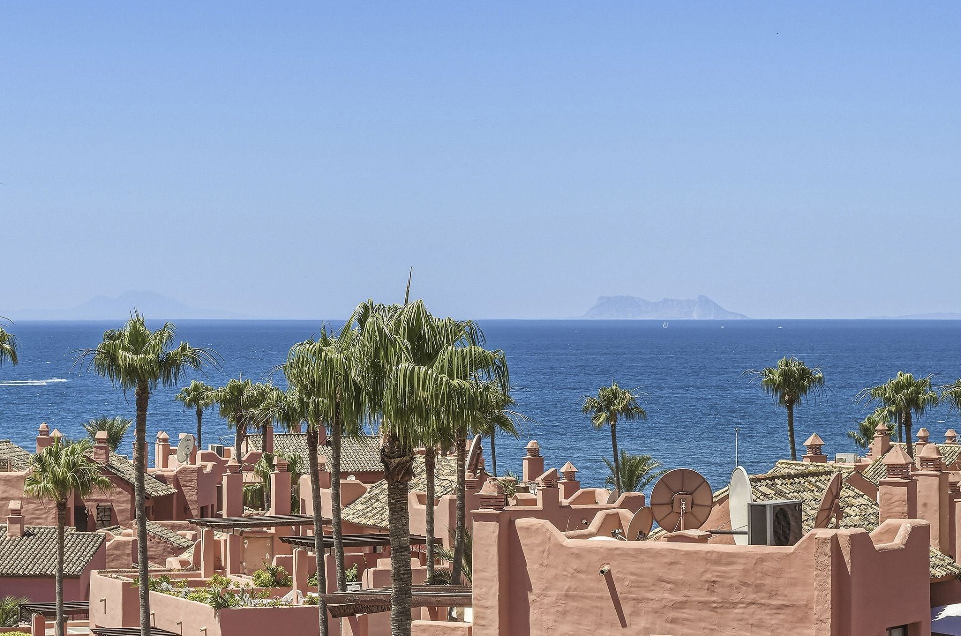 3 Bedroom Penthouse in Estepona - Photo 13