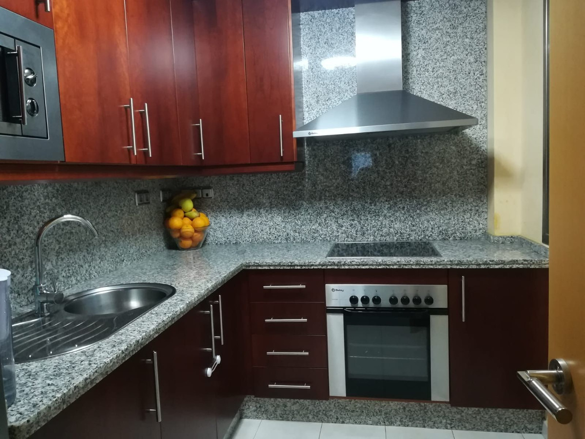 2 Bedroom Apartment in Torremolinos - Photo 3
