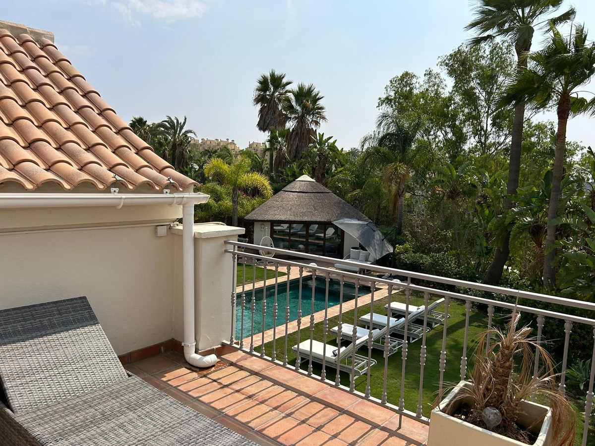 4 Bedroom Villa in Estepona - Photo 14