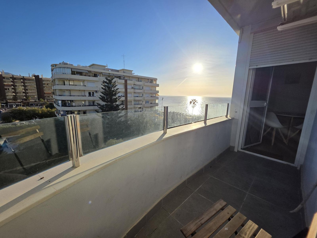 2 Bedroom Apartment in Fuengirola - Photo 4