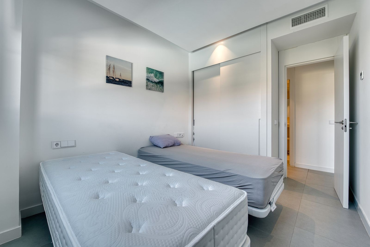 2 Bedroom Apartment in Benalmádena - Photo 14