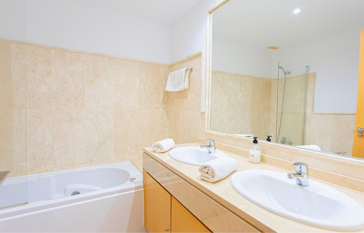2 Bedroom Apartment in Casares - Photo 22