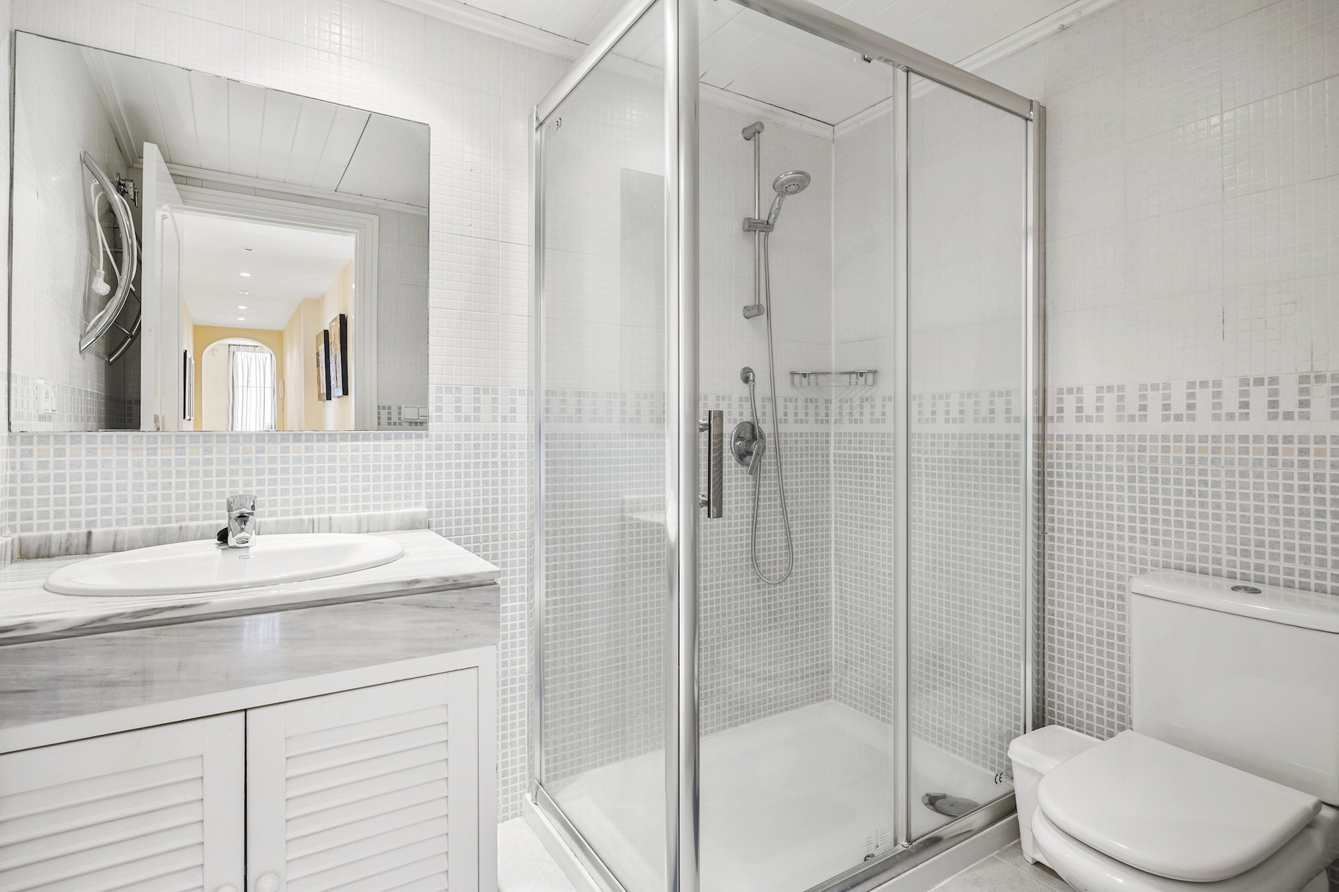 3 Bedroom Penthouse in Benahavís - Photo 24