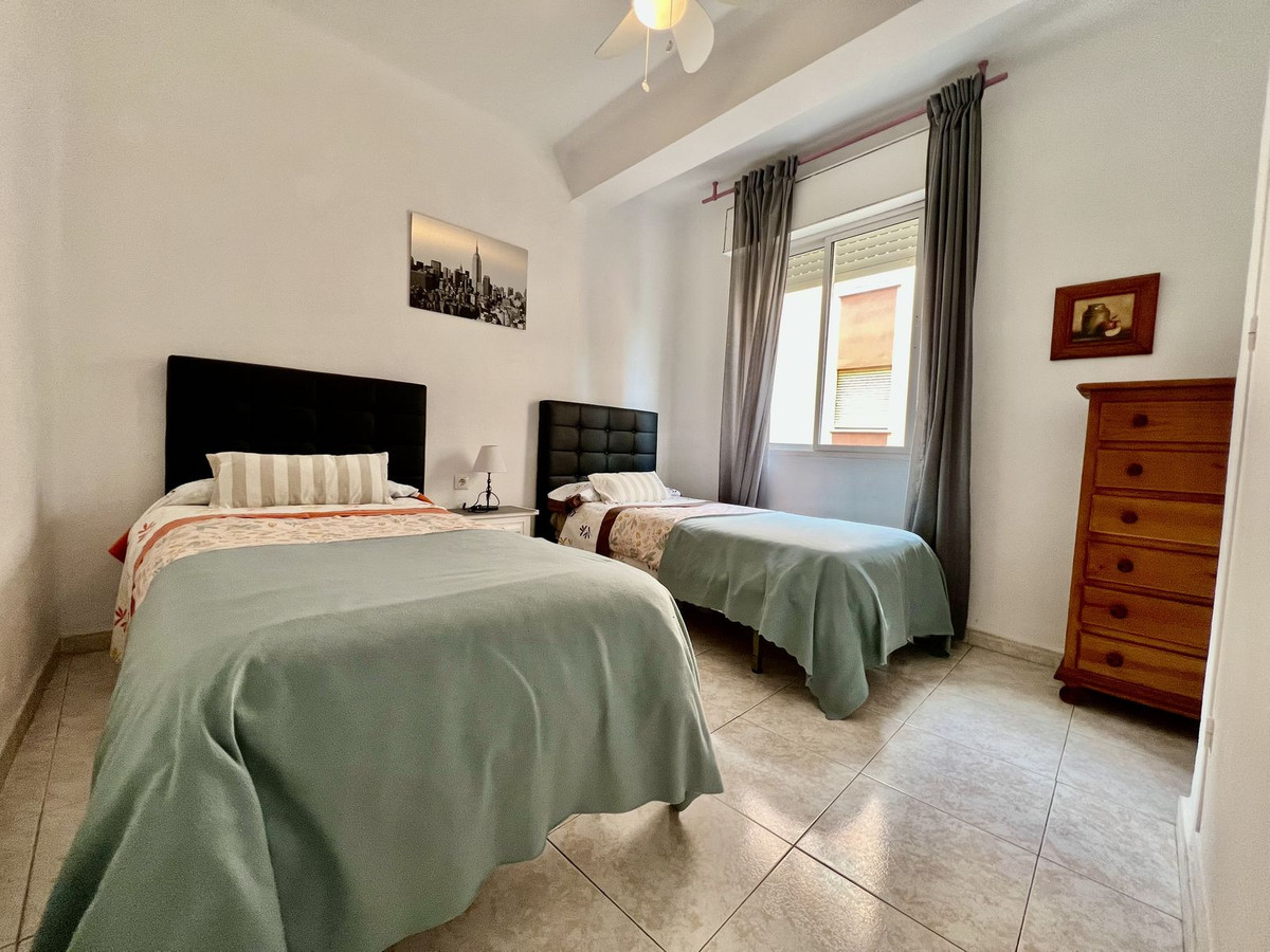 4 Bedroom Apartment in Málaga - Photo 12