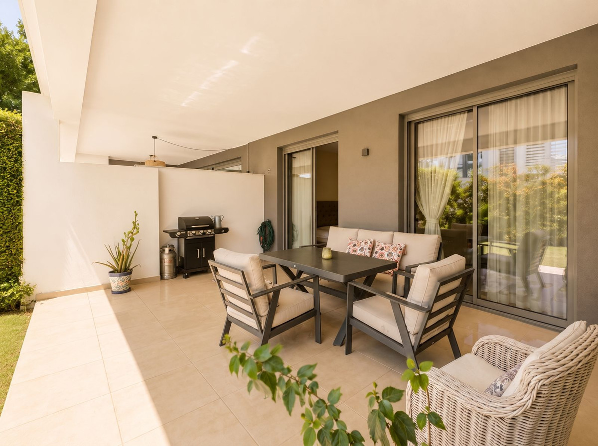 2 Bedroom Apartment in Estepona - Photo 27