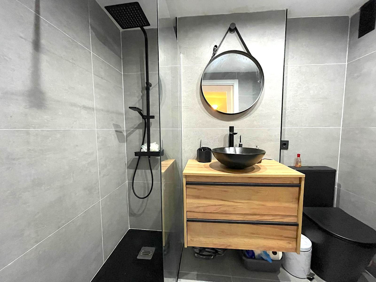 2 Bedroom Apartment in Marbella - Photo 8