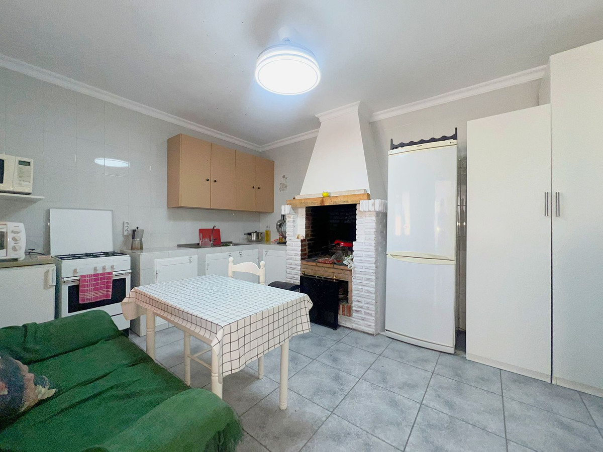 4 Bedroom Townhouse in Coín - Photo 20
