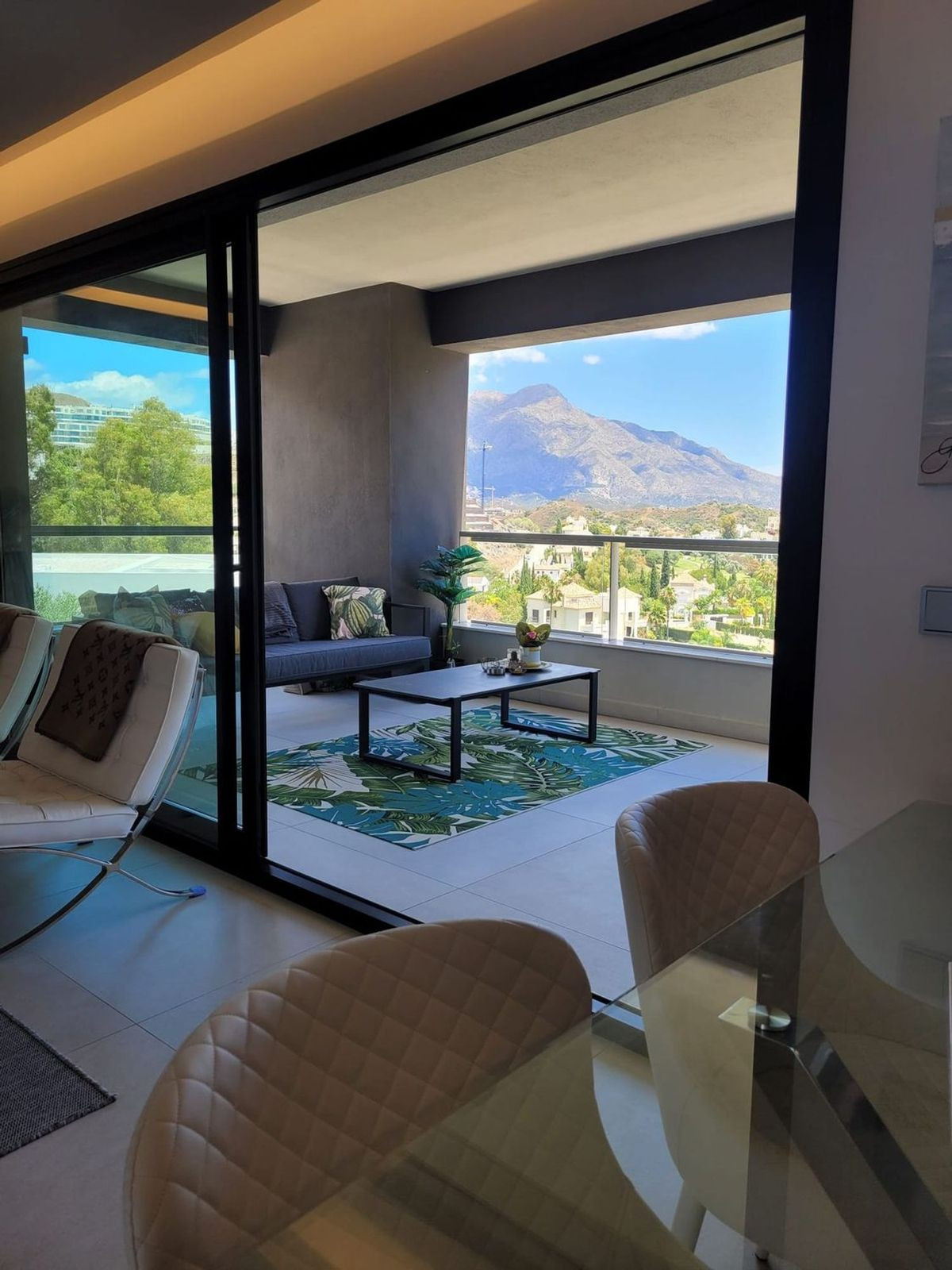 3 Bedroom Apartment in Benahavís - Photo 5