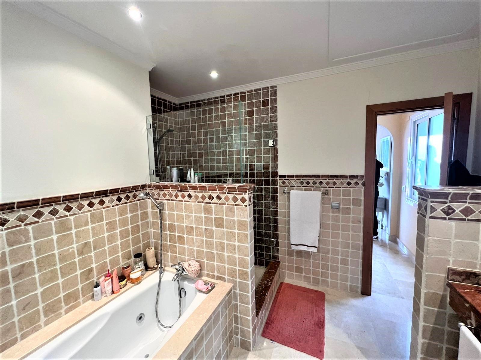 6 Bedroom Villa in Mijas - Photo 19