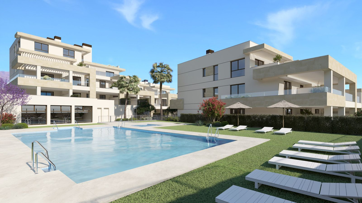 2 Bedroom Apartment in Estepona - Photo 8