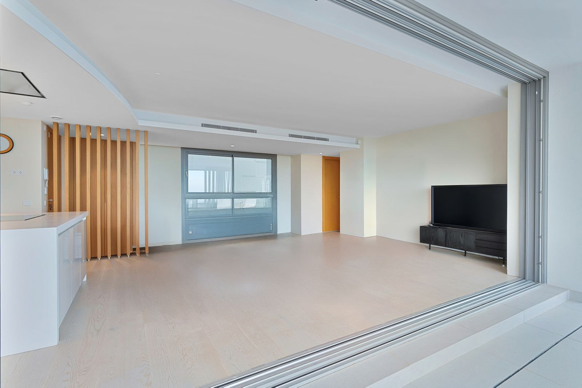 3 Bedroom Apartment in Benahavís - Photo 12