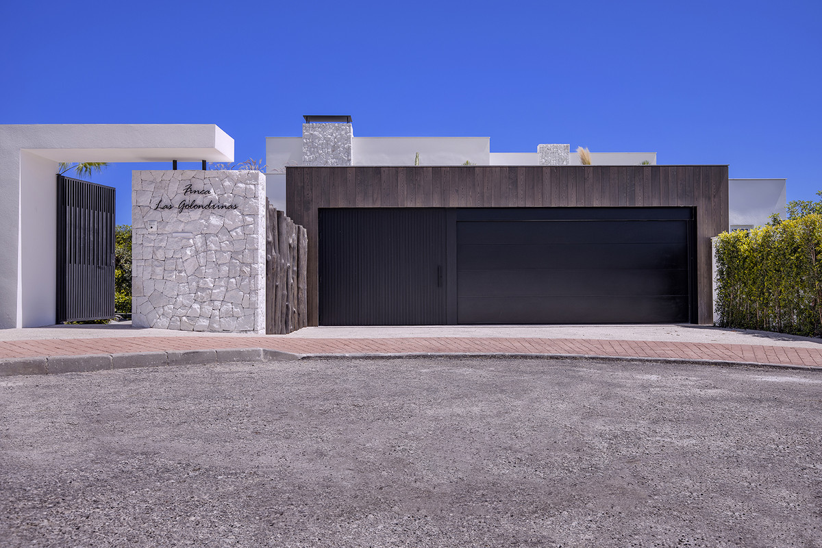5 Bedroom Villa in Estepona - Photo 11