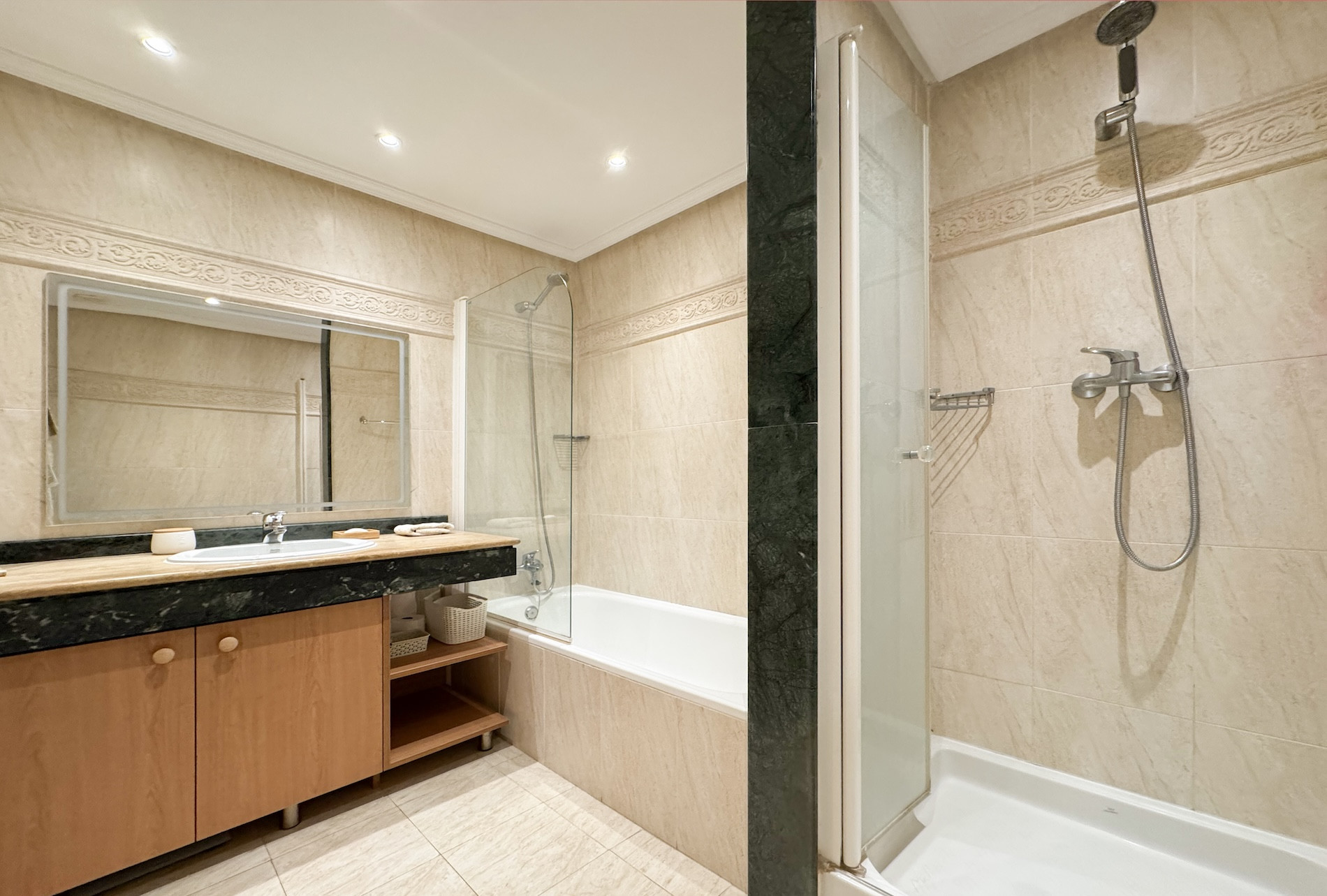 2 Bedroom Apartment in Estepona - Photo 18