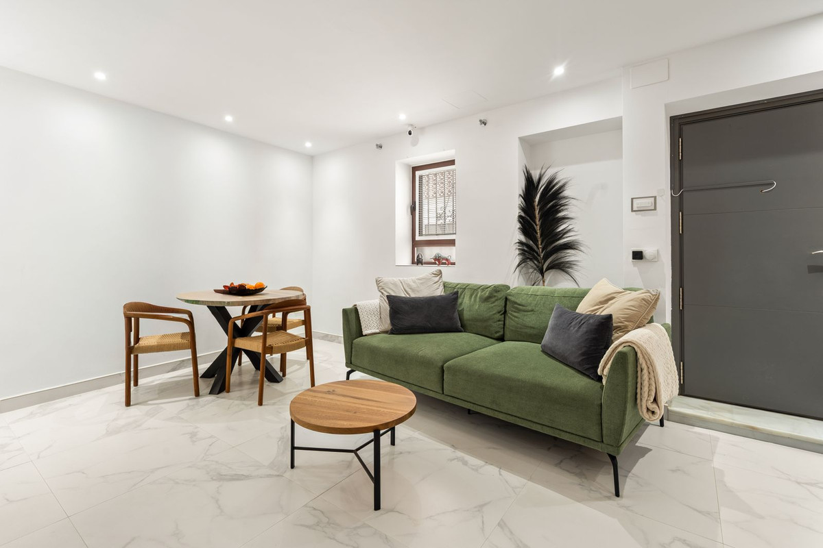 1 Bedroom Townhouse in Estepona - Photo 5