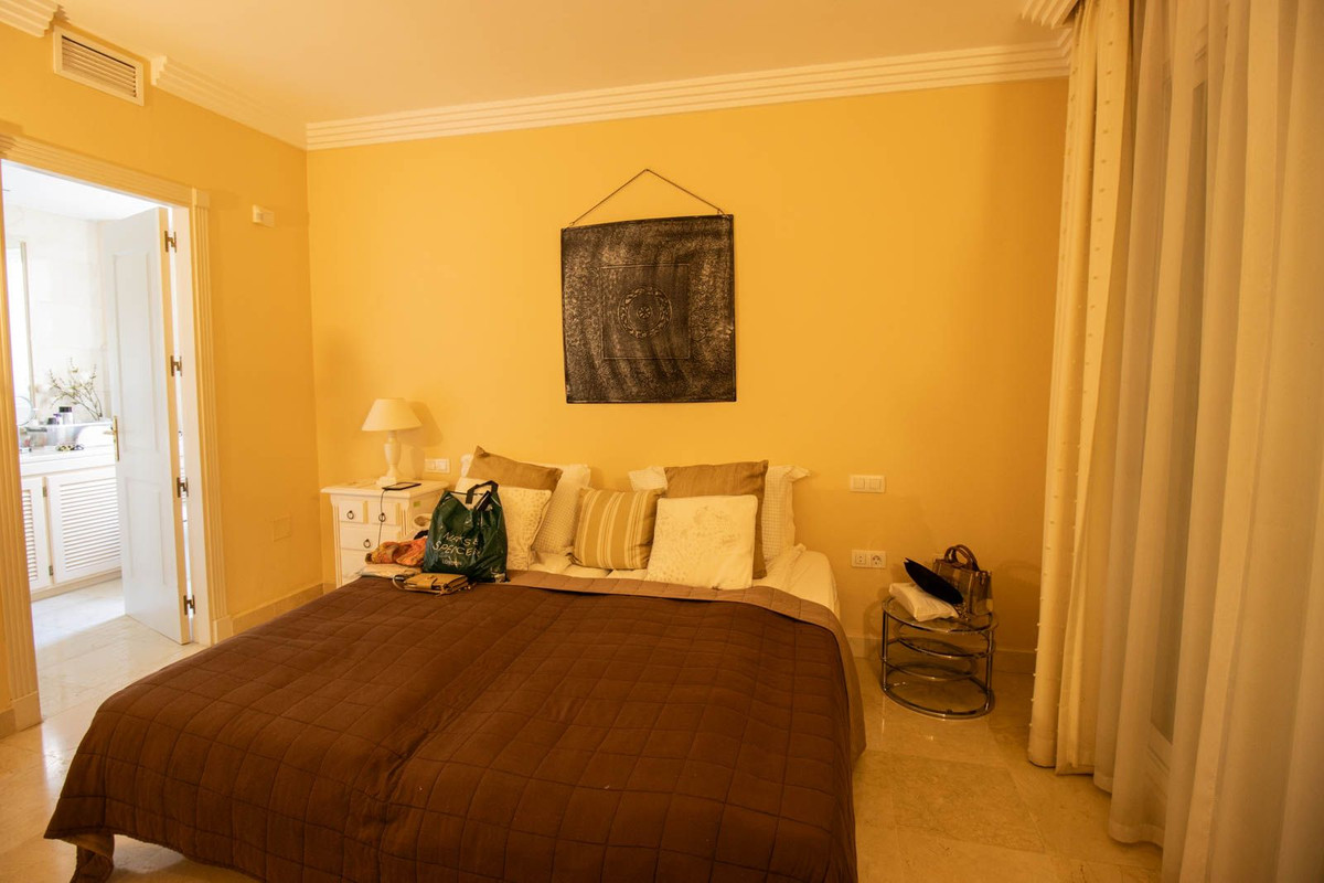 2 Bedroom Apartment in Marbella - Photo 24
