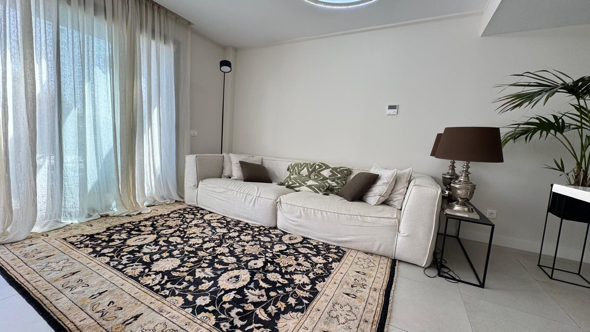 3 Bedroom Apartment in Estepona - Photo 21
