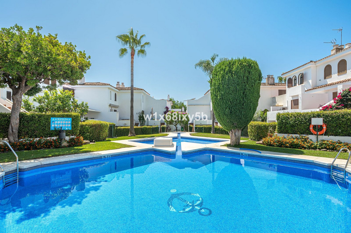 3 Bedroom Townhouse in Estepona - Фото 41