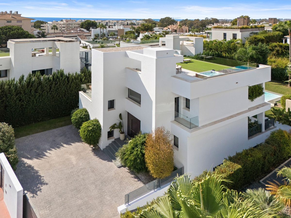 5 Bedroom Villa in Marbella - Photo 47